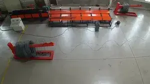 Ligne de redressage et de découpe de barres d'armature